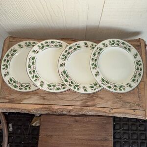 Set of 4 Vintage Christmas Plates. Cream and Green Gold Trim. 7.5 in.